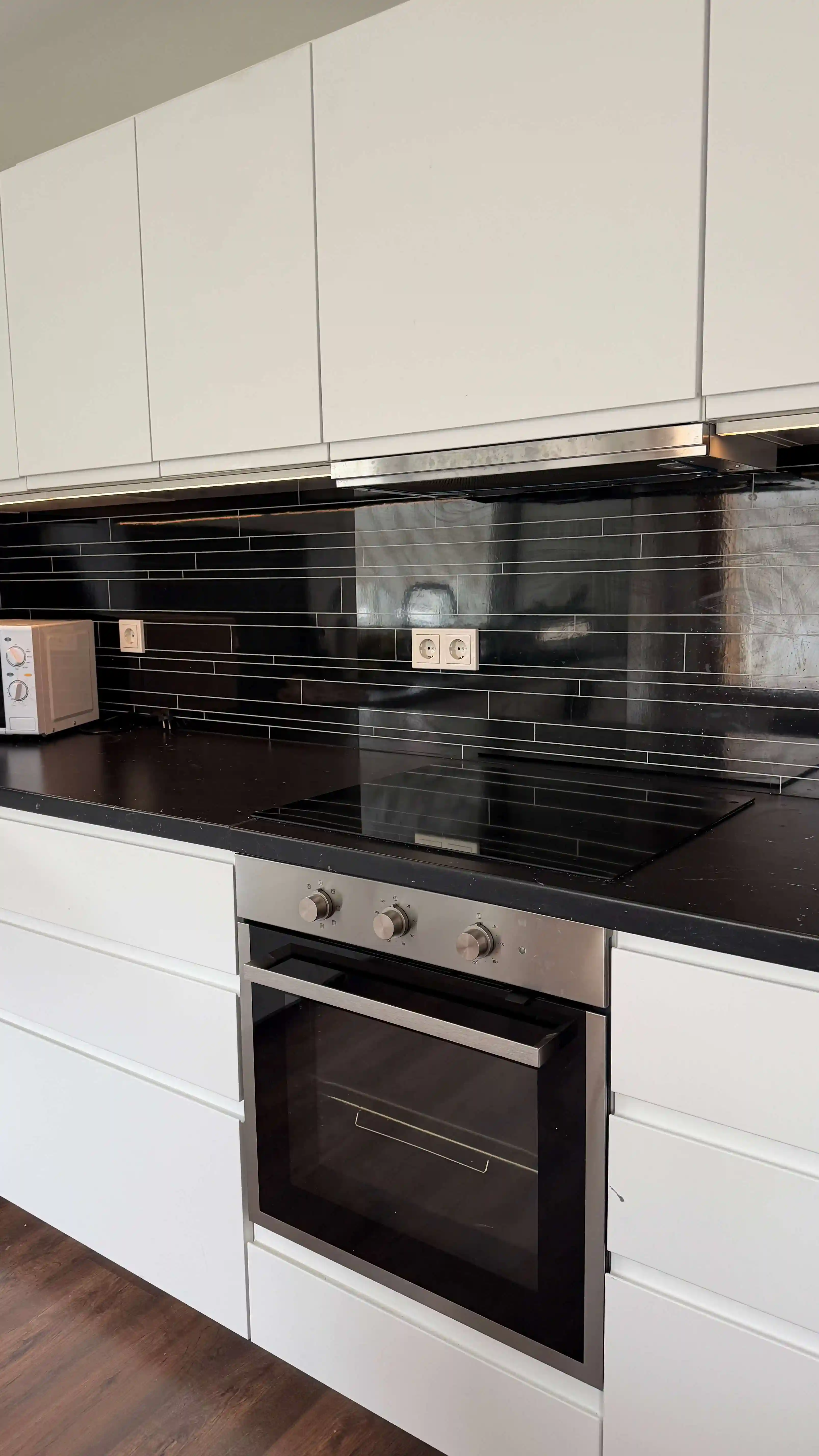 Fully equipped shared kitchen